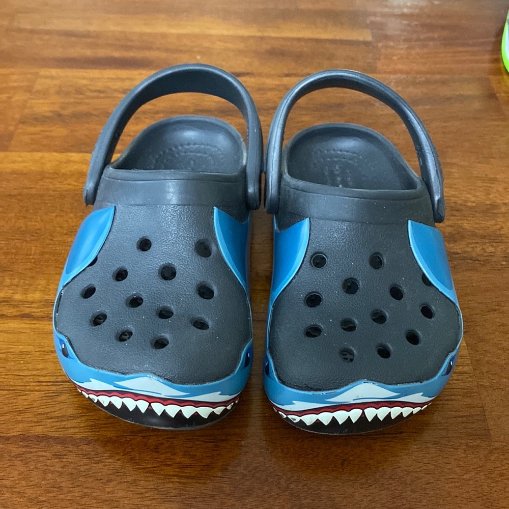 Toddler Size 7 Crocs Shark Slip on Shoes